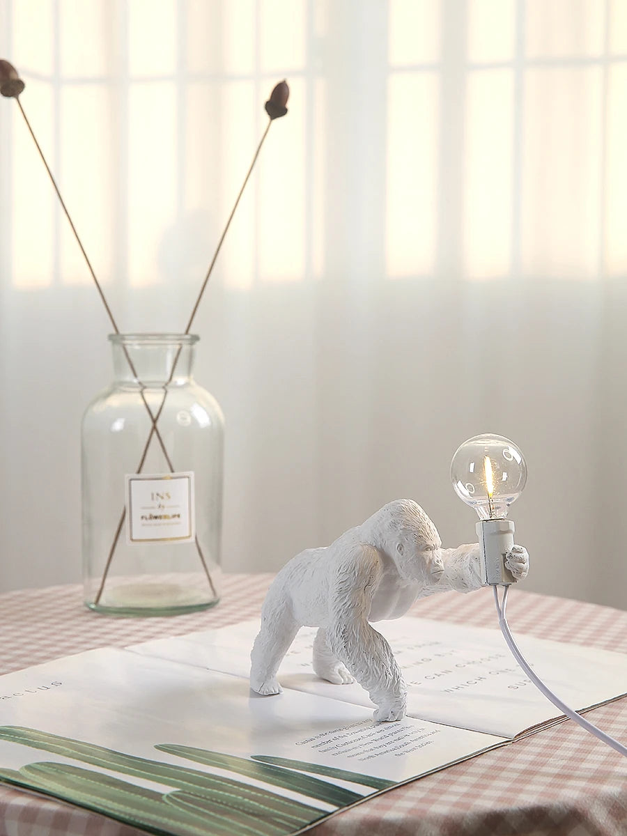 Nordic King Kong Table Lamps Modern Living Room Decor Resin Table Lamp Office Desk Light USB Customizable Resinous Animal Lamps