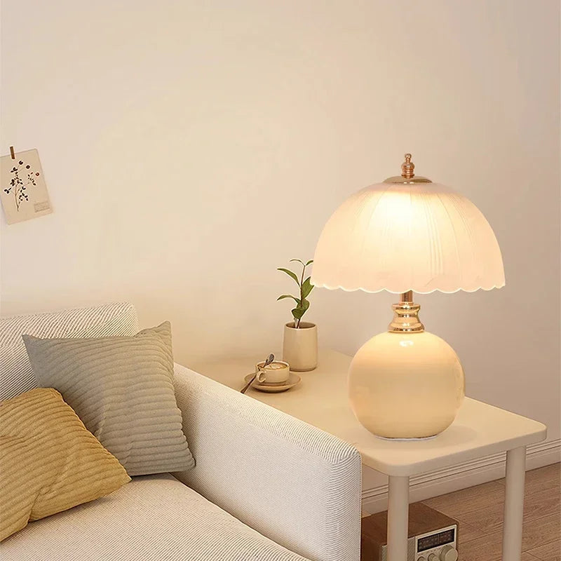 Classic Flower Bud Table Lamp Modern Art Table Lamp Bedroom Bedside Lamp Decorative Table Lamp Flower Bud Desk Lamps Night Light