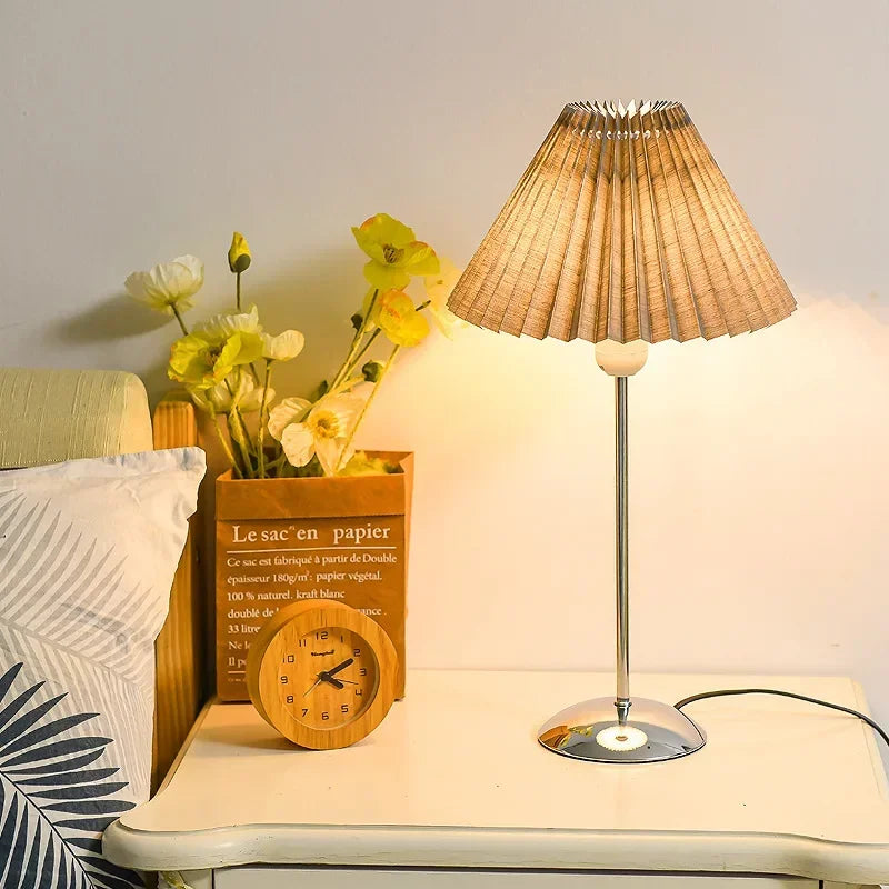 Modern Adjustable Pleated Table Lamps Nordic Retro LED Desk Lamp Living Room Bedroom Bedside Light Nights E27 Decor Bar Lamp
