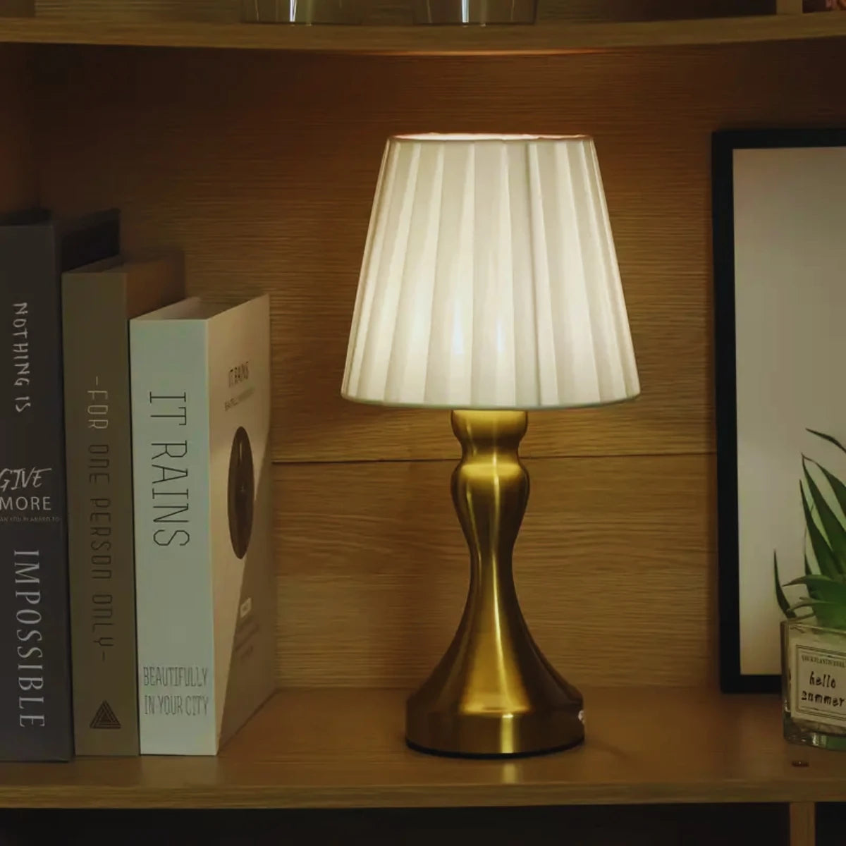 Elegant Nordic retro style pleated table lamp, used for home bedroom, living room, and office decoration lighting