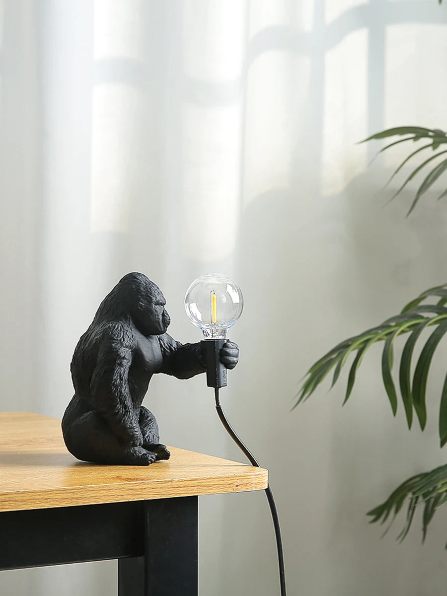 Nordic King Kong Table Lamps Modern Living Room Decor Resin Table Lamp Office Desk Light USB Customizable Resinous Animal Lamps