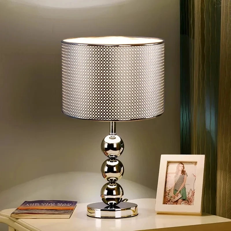 Modern Fashion Creative Simple Table Lamp Living Room Silver Gold Study Bedroom Bedside Lamp Cover With Switch Desk Lamp