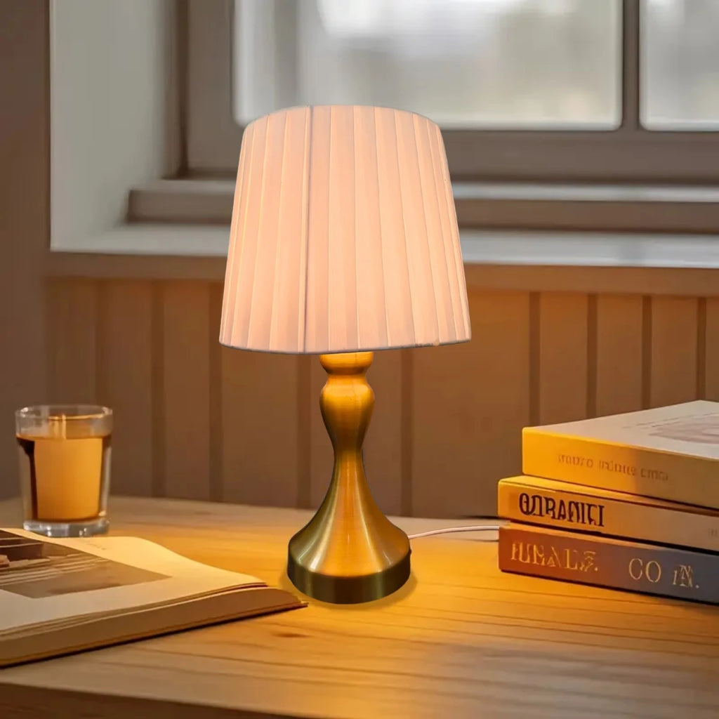 Elegant Nordic retro style pleated table lamp, used for home bedroom, living room, and office decoration lighting