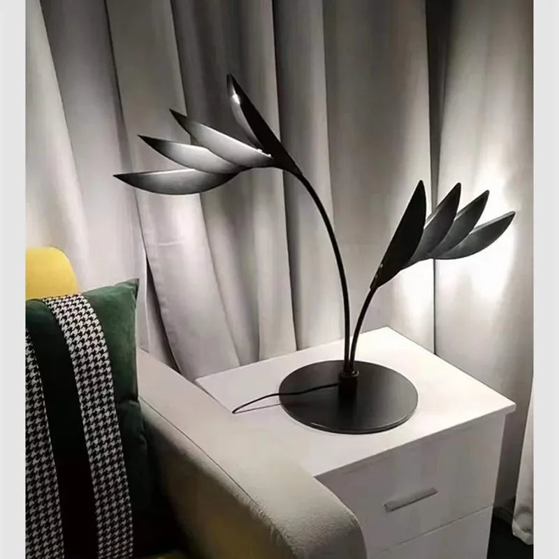Nordic Floor Lamp Designer Room Decor Living Room Floor Lamp Villa Flamingo Leaf-shaped Table Lamp Standing Light Black