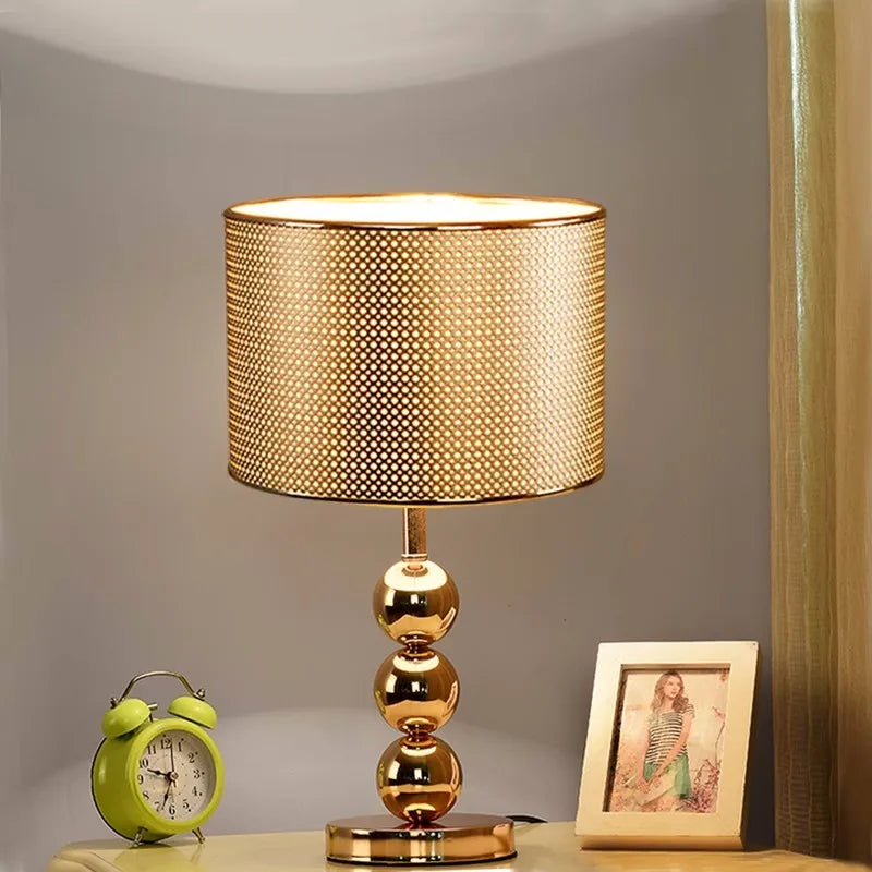Modern Fashion Creative Simple Table Lamp Living Room Silver Gold Study Bedroom Bedside Lamp Cover With Switch Desk Lamp